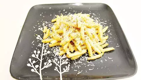 Papas fritas  trufadas  con parmesano 