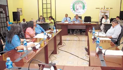 Funcionarios municipales tienen 37 días sin cobrar 
