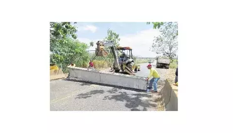 MOP repara puente  