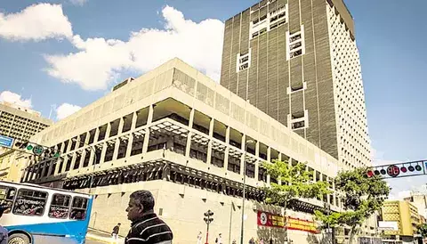 Venezuela suspende su primera subasta desde que anunció devaluación 