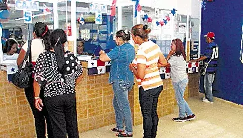 Pagan a funcionarios