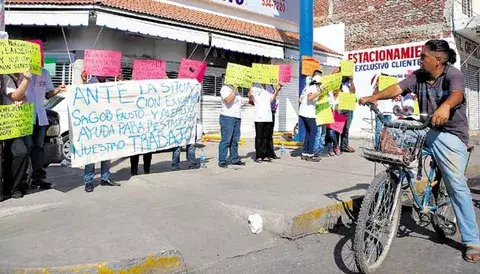 Autodefensas ingresan desarmadas a Apatzingán 