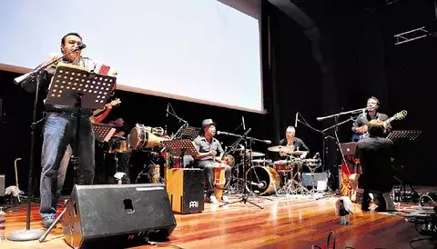 Osvaldo Ayala y el Transístmico Project, gratis 