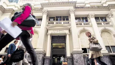 Argentinos dudan de que Gobierno pueda frenar la inflación durante este año 