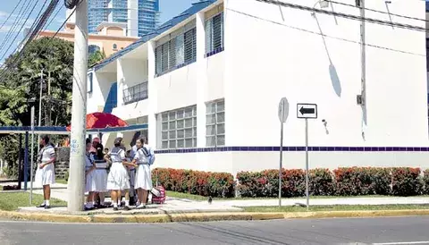 Colegios incrementan hasta 72% el costo de la matrícula  