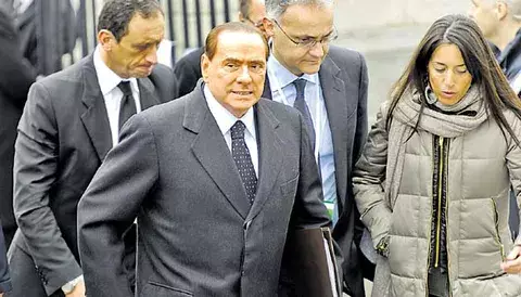 Berlusconi y Lavitola afrontan juicio por el supuesto pago a senador 