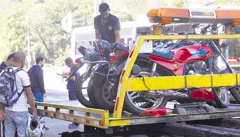 ATTT sanciona a motorizados y camioneros  