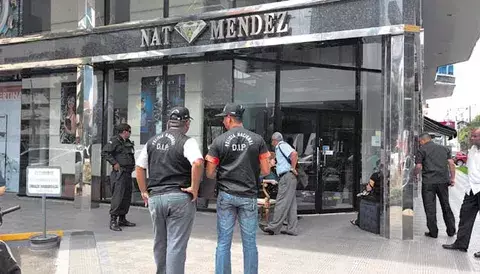 Detienen a tres personas por el caso de joyería Nat Méndez 
