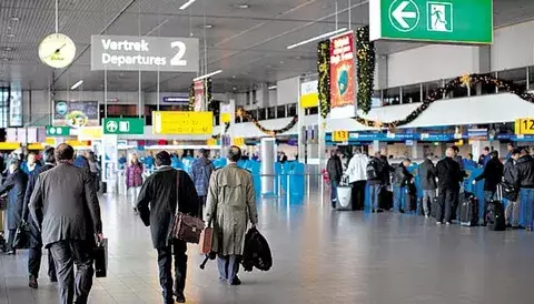 Eurodiputados dan luz verde a visados para los colombianos y peruanos 