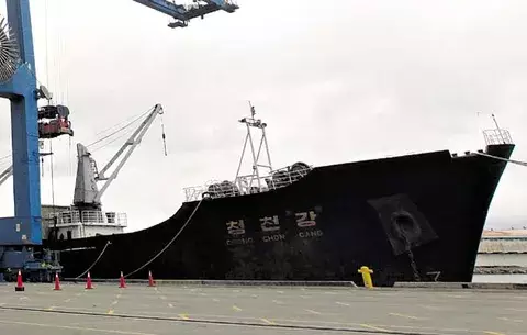 Tras 7 meses en Panamá, el barco Chong Chon Gang parte rumbo a La Habana 