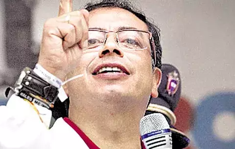 Petro: Revocatoria es 'ilegal' 