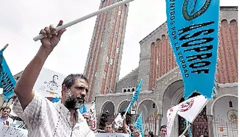 Meduca ofrece $300 a docentes 