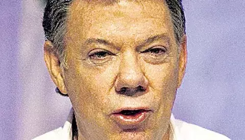 Santos exige investigación por corrupción 