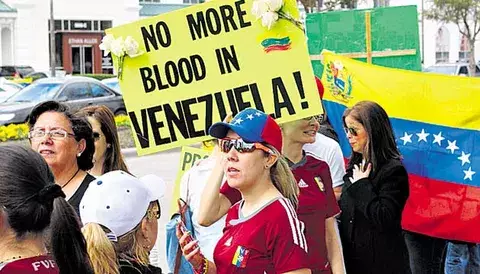 Decenas de venezolanos se manifiestan en Miami 