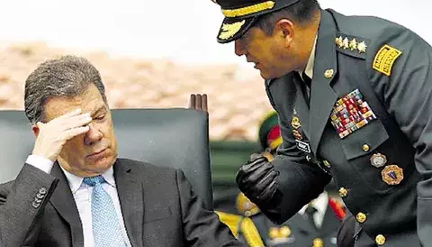  Santos destituye al general Barrero  