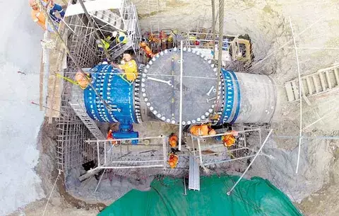 Instalación de anillos en tuberías de 72 pulgadas culmina sin sobresaltos 