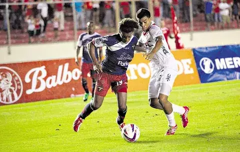 Plaza Amador-Sanfra:  morbo, polémica y batalla futbolística en el Rommel 