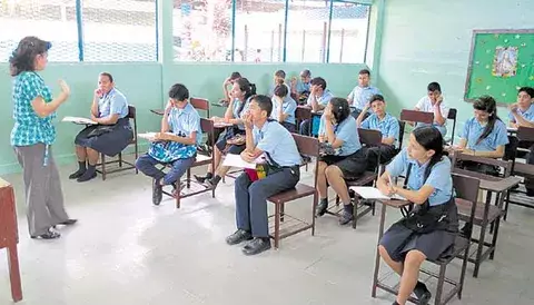 350,000 estudiantes inician clases en el interior del país 
