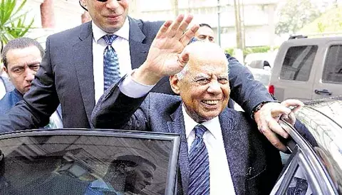  Gobierno egipcio dimite de manera inesperada 
