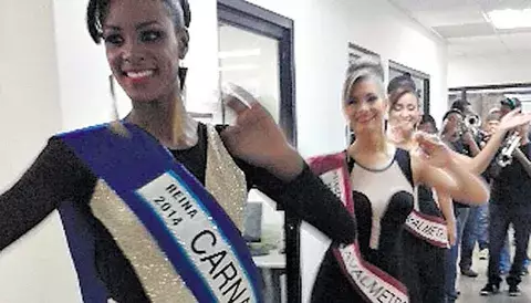 Ambiente carnavalesco en Epasa 