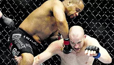 Daniel Cormier apabulló a Pat Cummings 