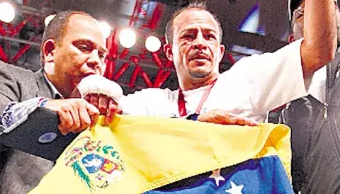 Cermeño irá por el cetro regular supergallo AMB  