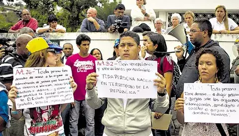 Estados Unidos expulsa a 3 diplomáticos venezolanos 