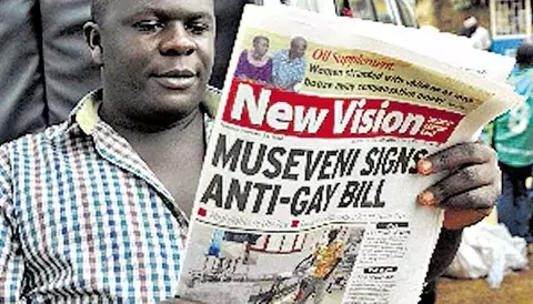 Diario exhibe a ‘gays’ 