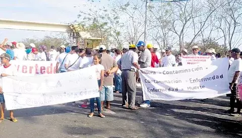 Cierran vía Panamericana contra vertedero en Parita 