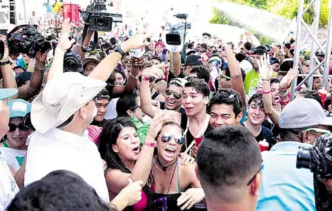 Agua, política y diversión se fusionan en el Carnaval 