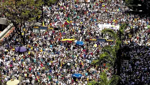 Estudiantes colman las calles y Maduro decreta la victoria de Carnaval 