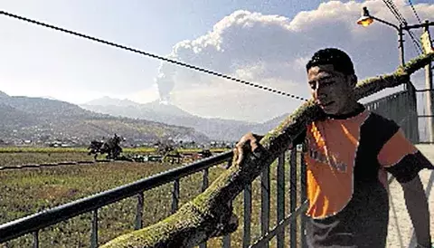 Pacaya inicia erupción 