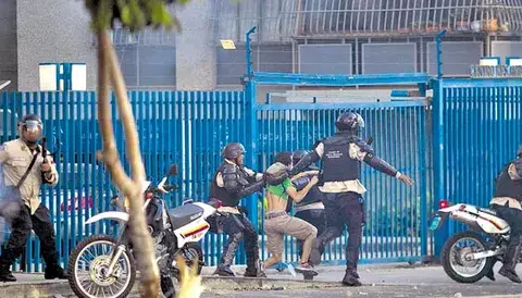Opositor Capriles llama a la conformación de un ‘comando de defensa’ 