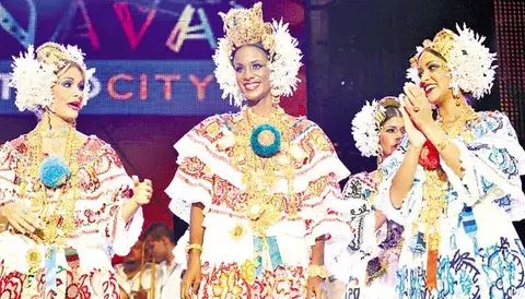 Tradicional domingo de pollera en Panamá 