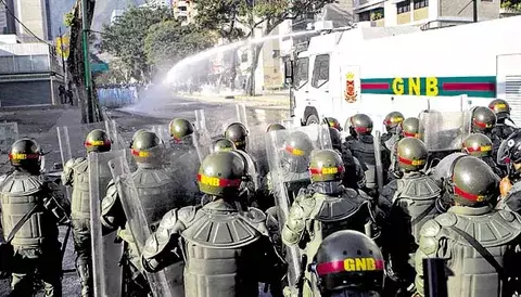 Venezuela sigue en crisis al cumplirse un año de la muerte de Hugo Chávez  