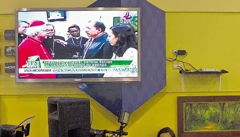  Presidente Daniel Ortega reaparece en público y recibe al cardenal Brenes  