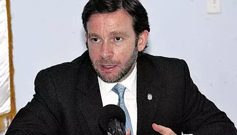  Canciller visita España para fortalecer nexos 