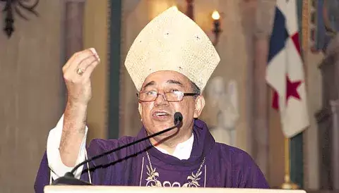 Ulloa pide a los políticos más respeto en Cuaresma 