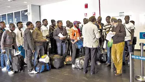 España reforzará la frontera en Melilla para frenar la inmigración  