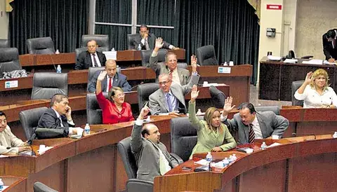 Los diputados tomaron un día extra de asueto 