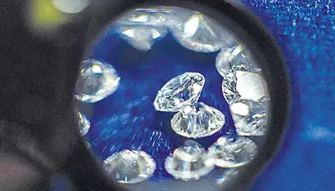 Jugoso mercado del diamante busca espacio  