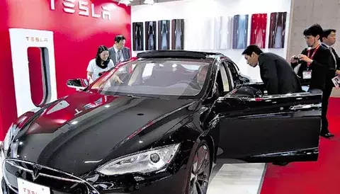 Ventas directas de Tesla provocan descontento en distribuidores de autos 