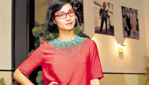 Chilena muestra los ‘outfits’ en la calle 