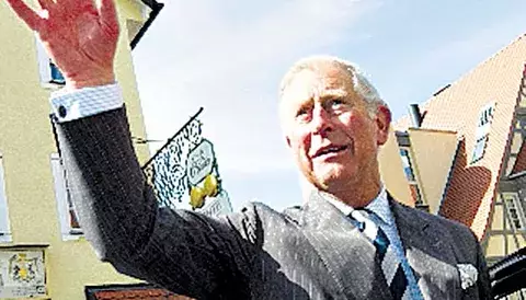 Carlos pierde batalla 