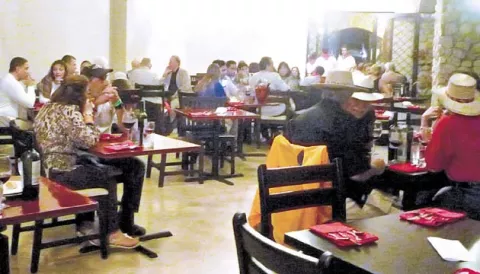 Tapas y vinos en un ambiente romántico