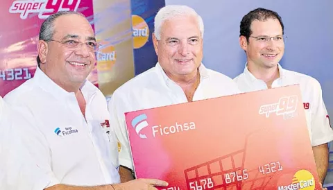 Lanzamiento de tarjeta de crédito