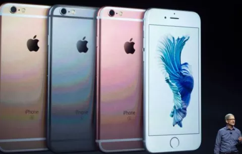Apple lanza iPhone SE, más pequeño, menos costoso y más potente
