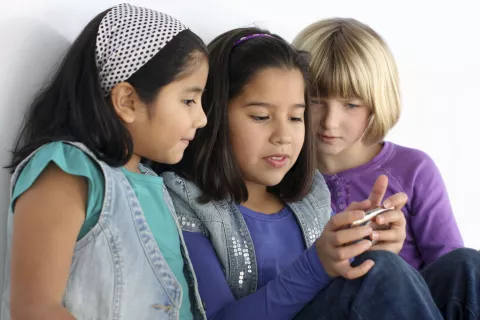 Menores de 10 años, cada vez más relacionados con el 'sexting'  y el 'bullying' 