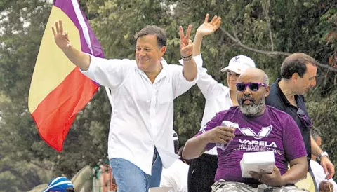 Papadimitriu dice que llevó a J.C. Varela a la presidencia
