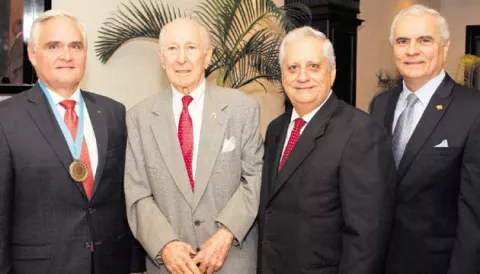 Reconocimiento a Jorge Luis Quijano